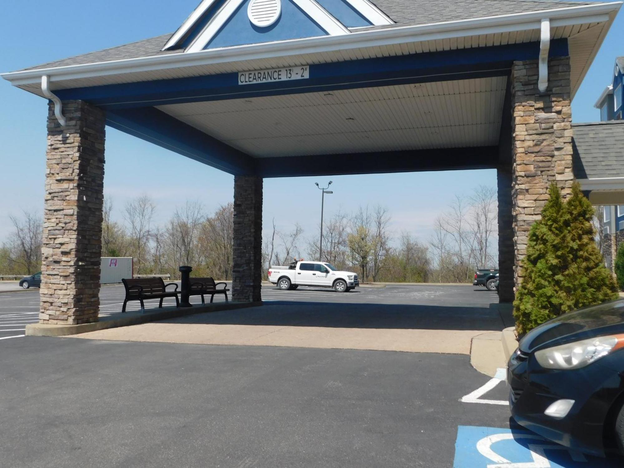 Microtel Inn & Suites By Wyndham Wheeling At The Highlands Triadelphia Экстерьер фото