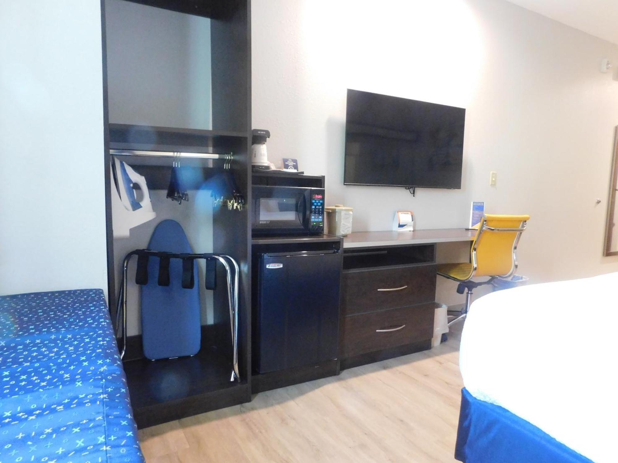 Microtel Inn & Suites By Wyndham Wheeling At The Highlands Triadelphia Экстерьер фото