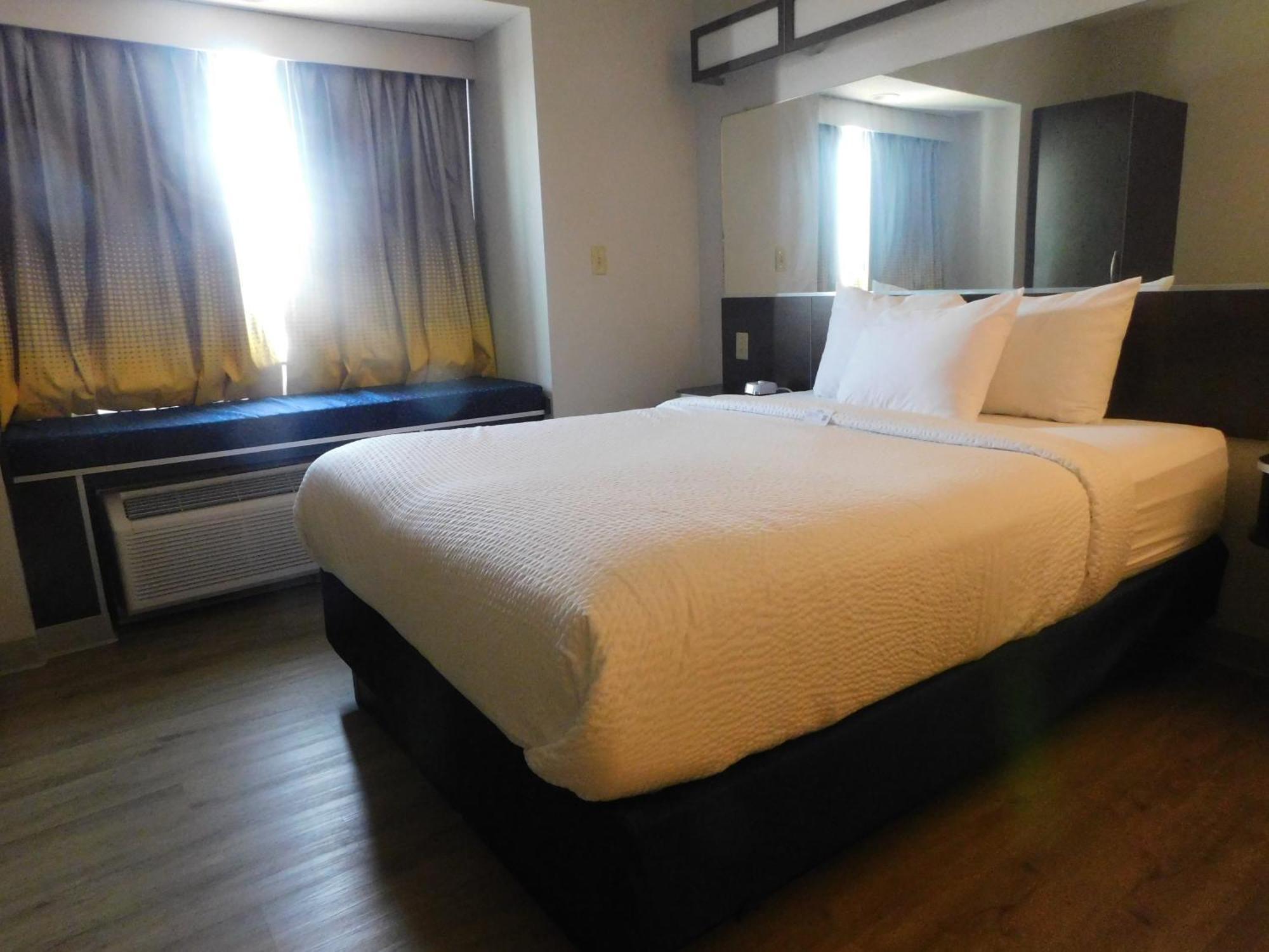 Microtel Inn & Suites By Wyndham Wheeling At The Highlands Triadelphia Экстерьер фото