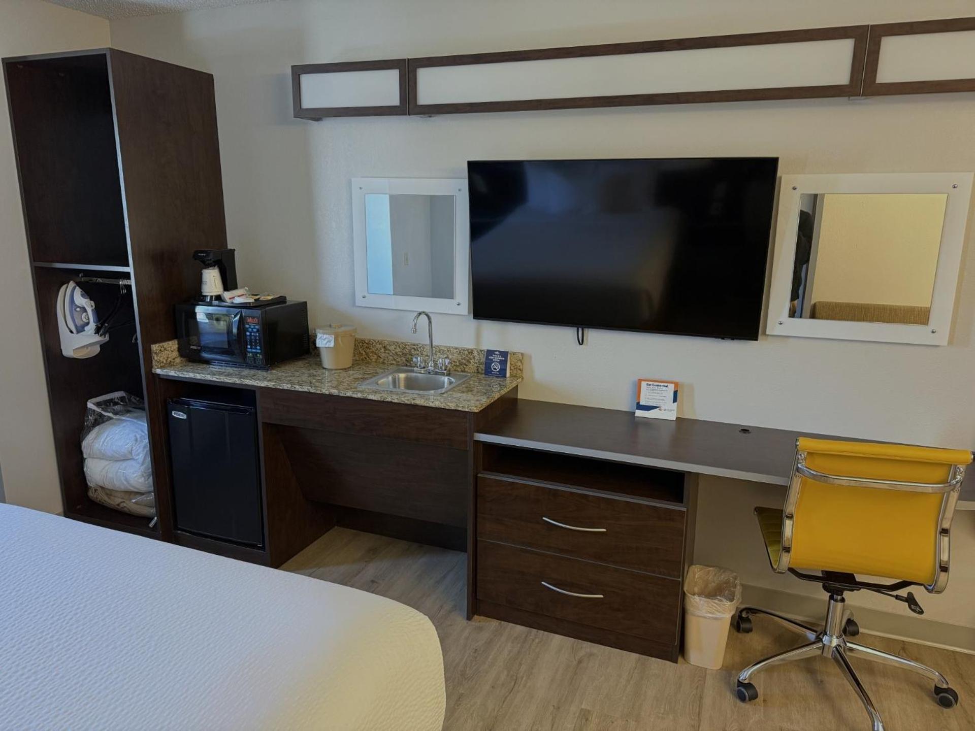 Microtel Inn & Suites By Wyndham Wheeling At The Highlands Triadelphia Экстерьер фото