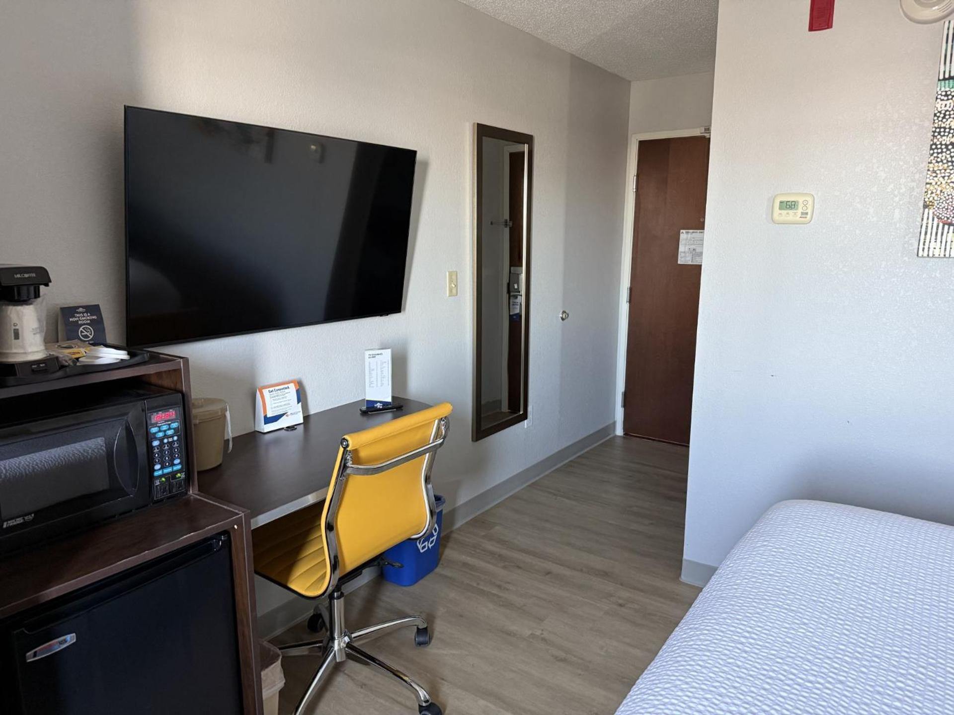 Microtel Inn & Suites By Wyndham Wheeling At The Highlands Triadelphia Экстерьер фото